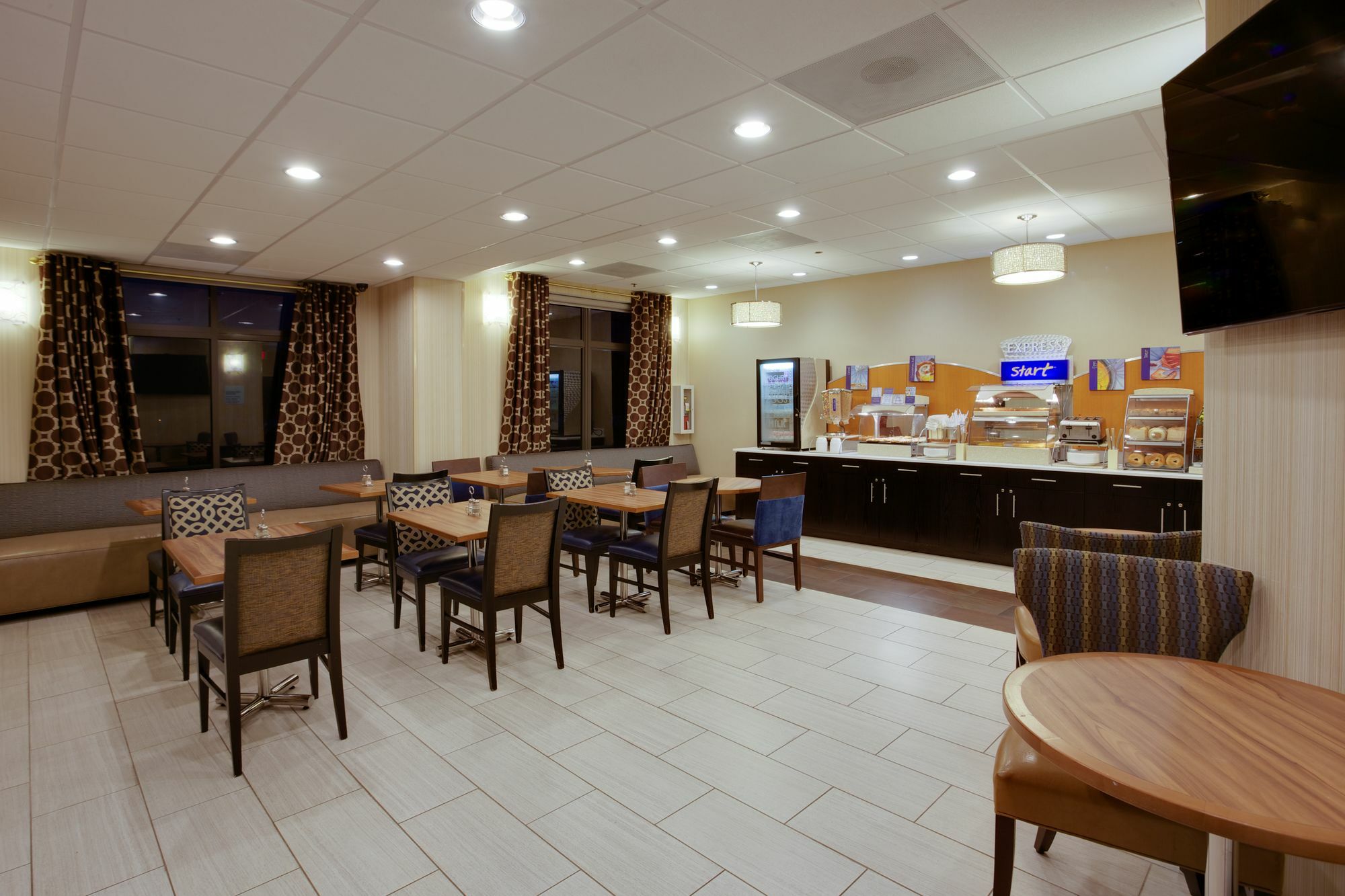 Holiday Inn Express & Suites Laurel Lakes By Ihg Esterno foto